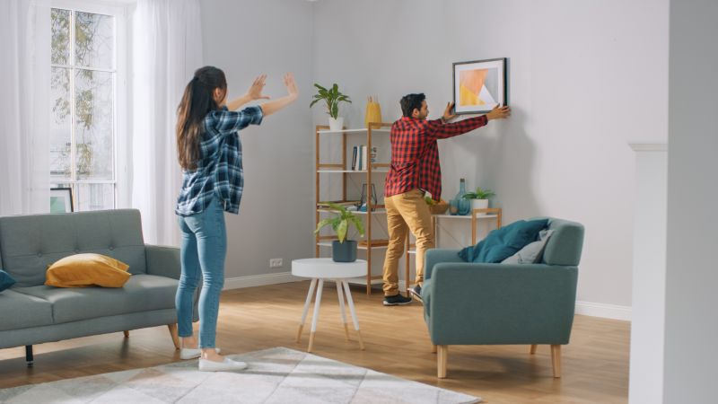 Picture Hanging Service in Kansas City, KS